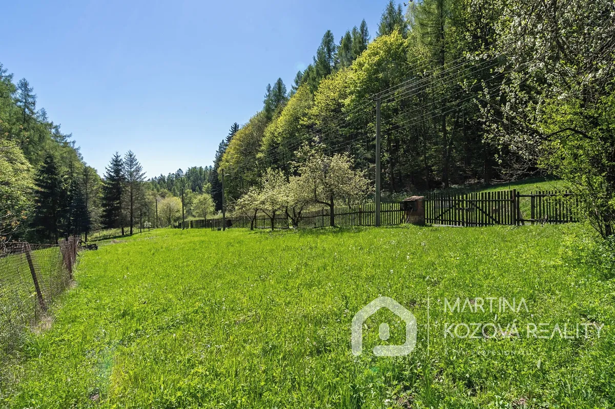 Prodej stavebního pozemku 2552 m²